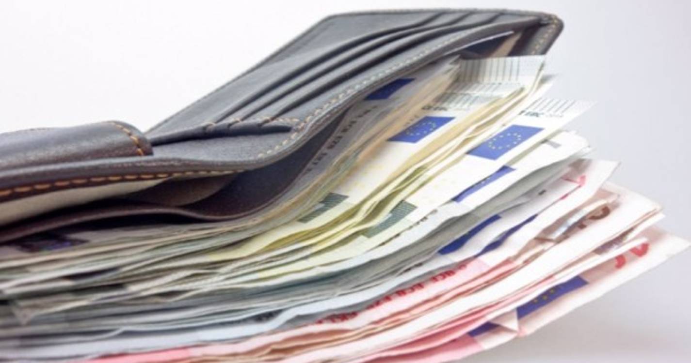 Euro continua abaixo de 1,16 dólares apesar de ligeira recuperação