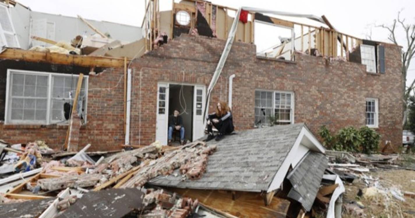 Tornado provoca pelo menos 50 mortos nos EUA