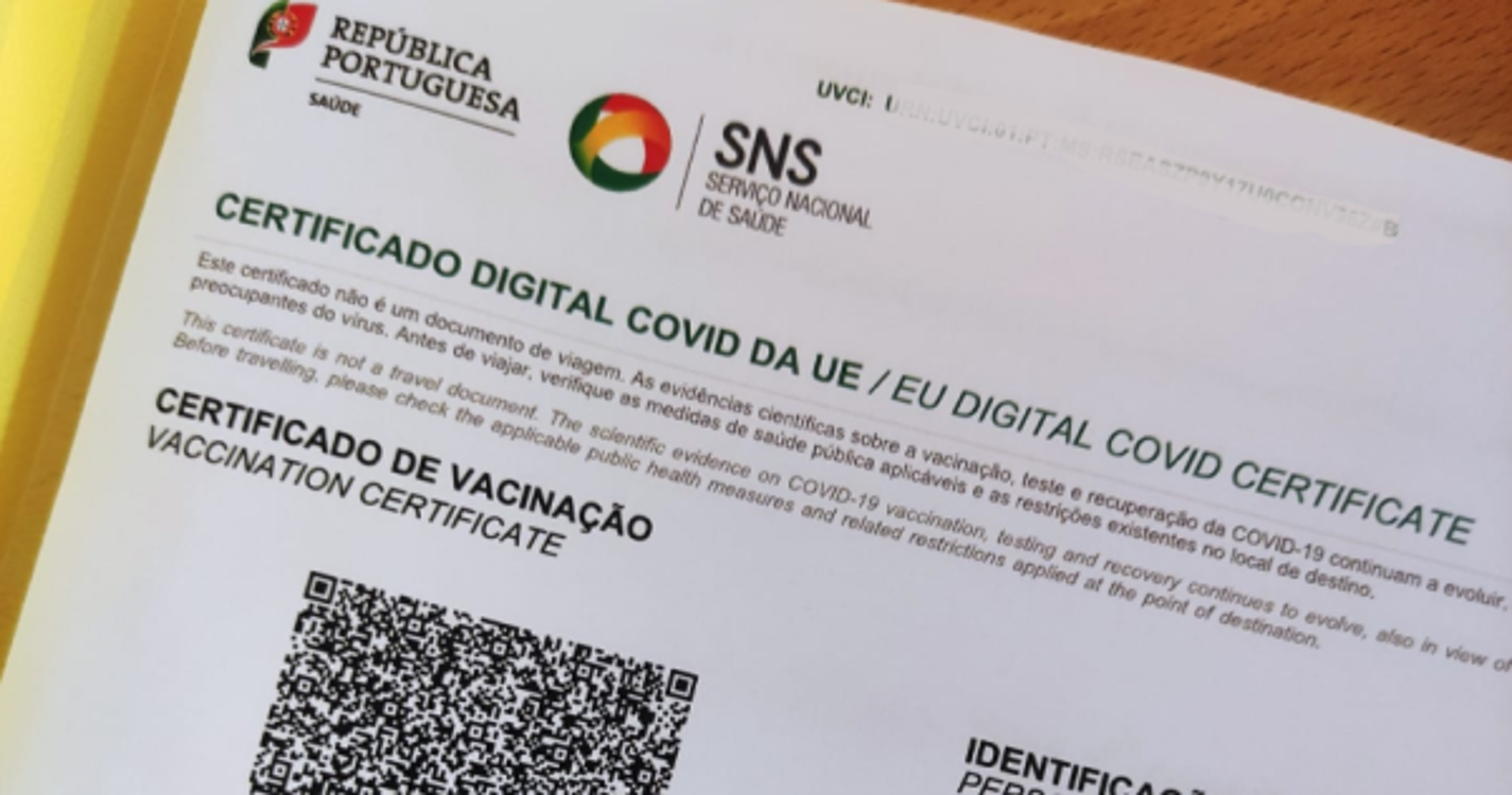 Covid-19: França intensifica investigações a certificados digitais falsos