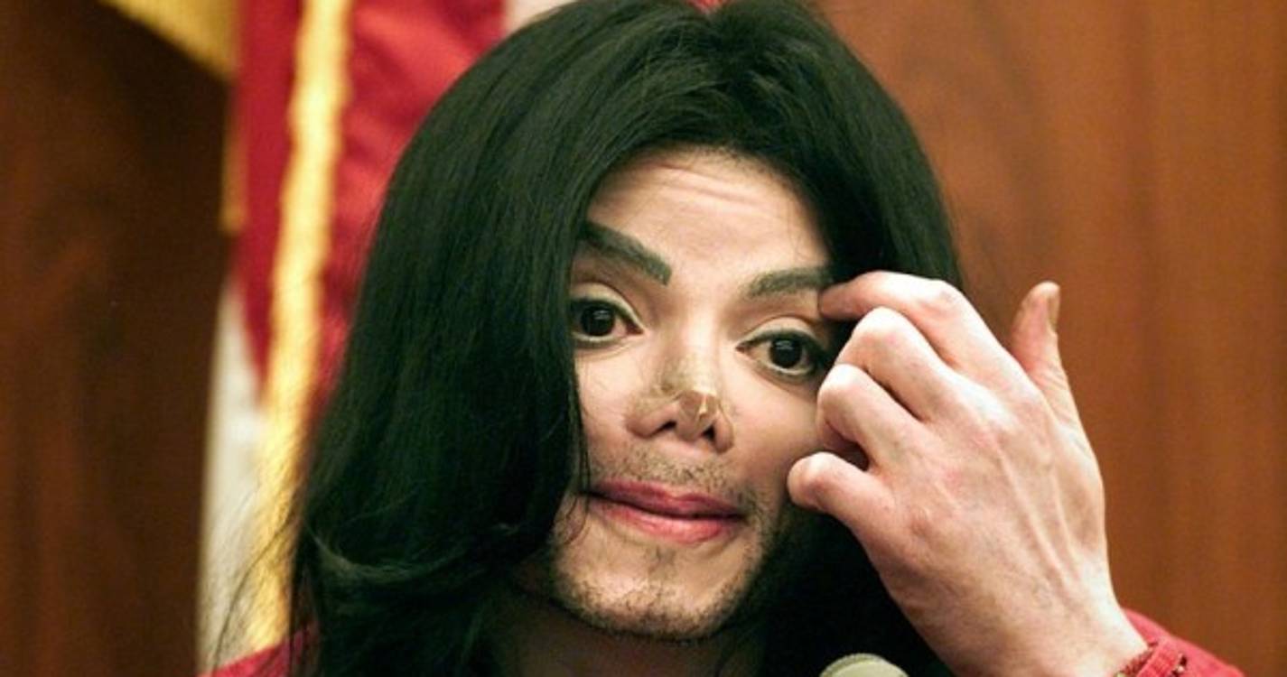 14 anos após a sua morte, Michael Jackson vai ser julgado por abuso sexual