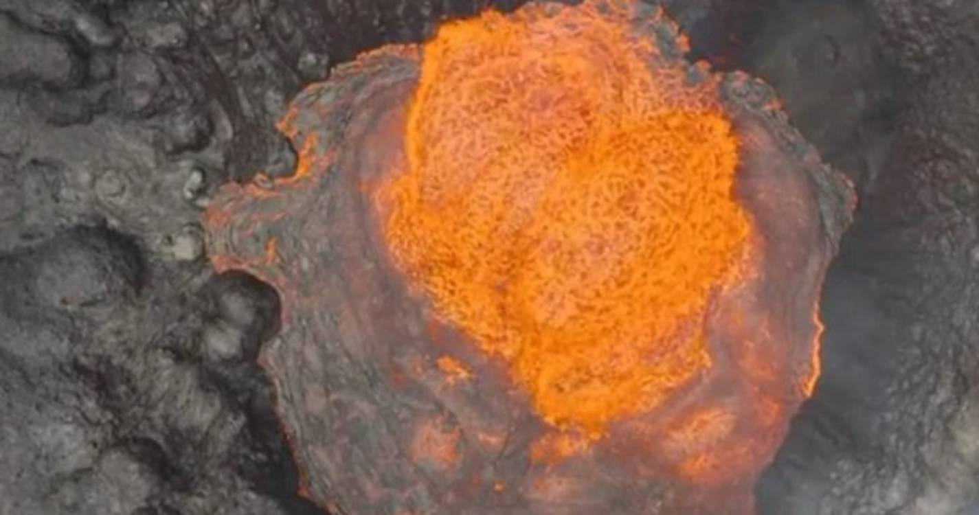 Islândia com erupção vulcânica próxima de Reiquiavique