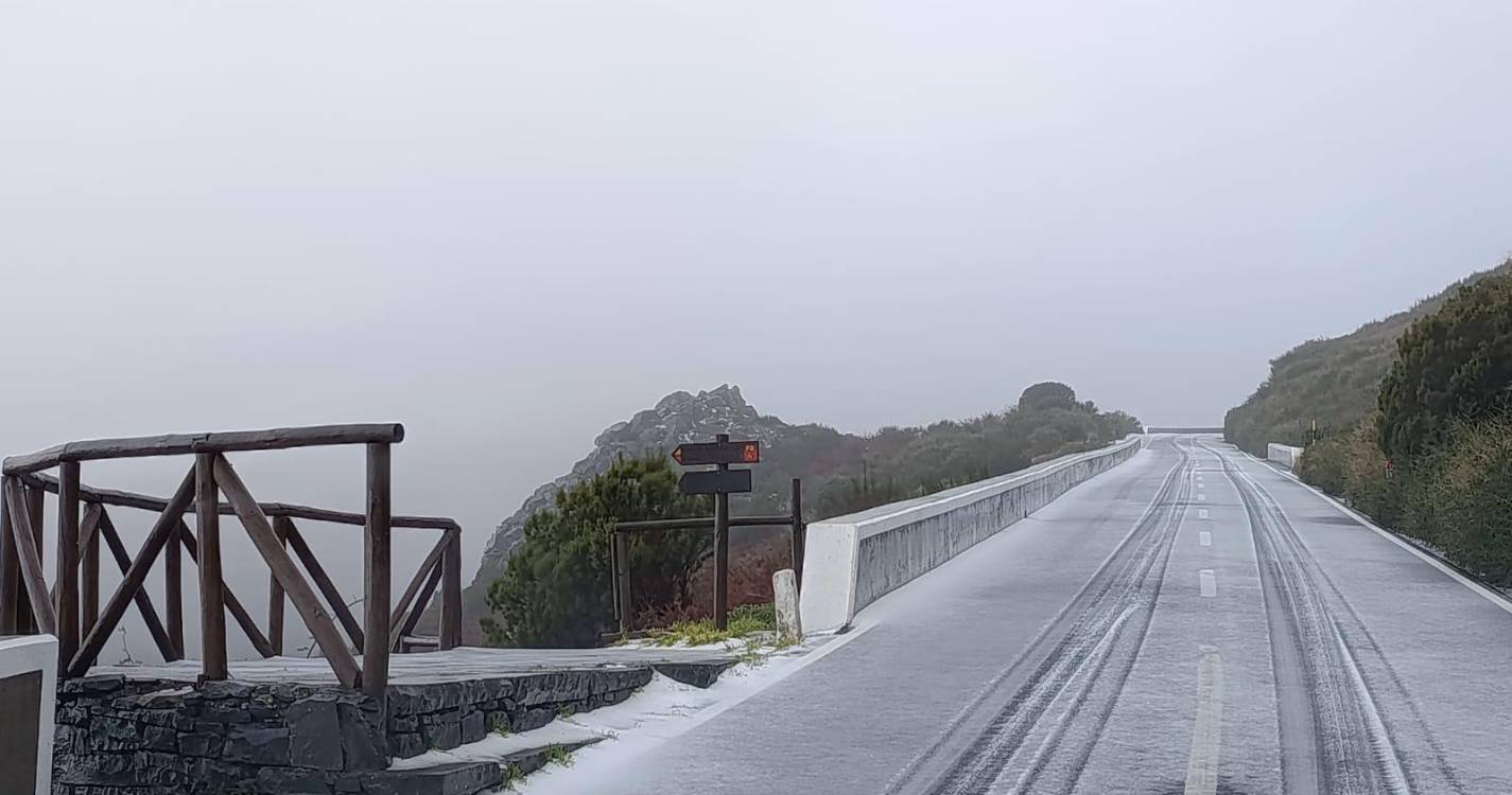 Pico do Areeiro ‘pintado’ de branco leva ao encerramento de estrada