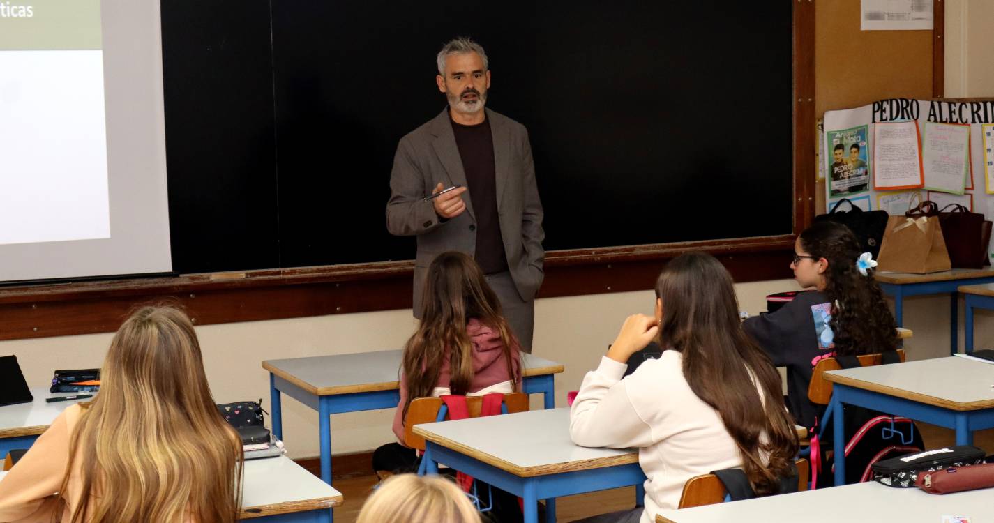 Jorge Santos volta à escola para lecionar aula de cidadania