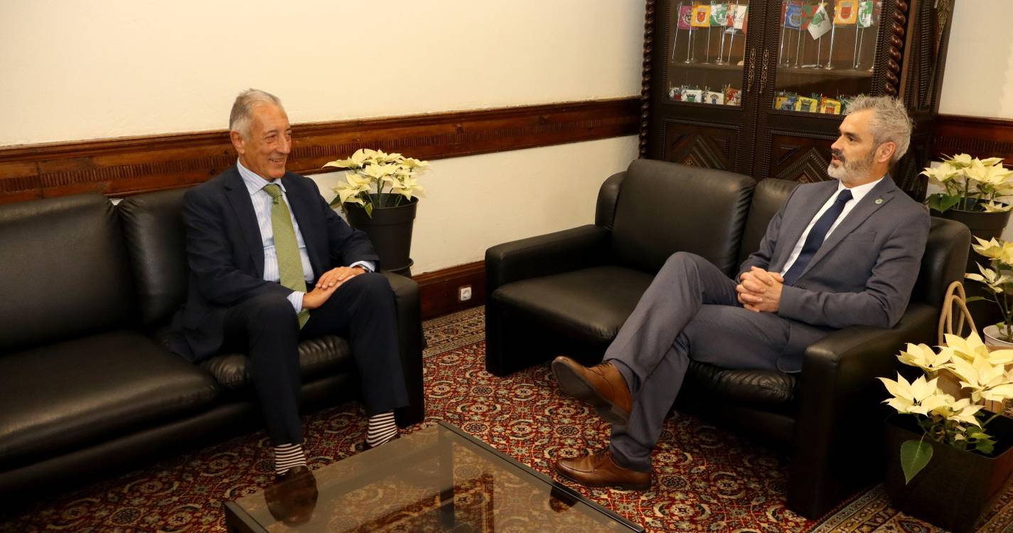 Jorge Santos manifesta preocupação com os emigrantes ao cônsul da África do Sul