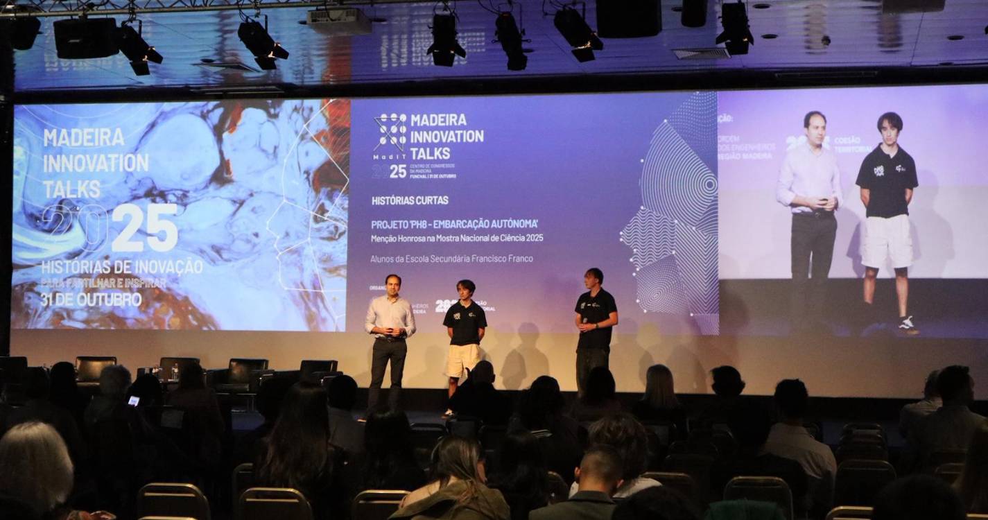 Alunos madeirenses mostram projeto de embarcação autónoma para limpar os oceanos