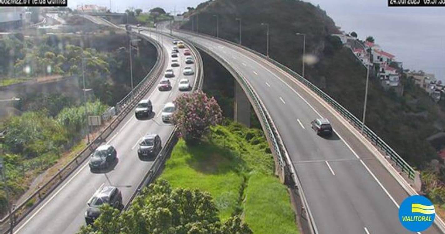 Viatura avariada congestiona trânsito na Cancela