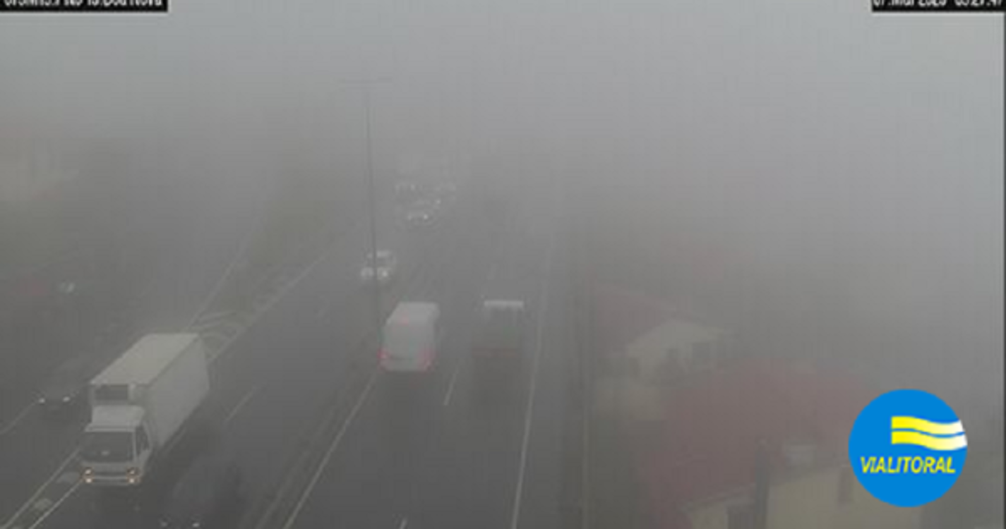 Nevoeiro intenso dificulta circulação do trânsito na via rápida entre o Funchal e o Caniço