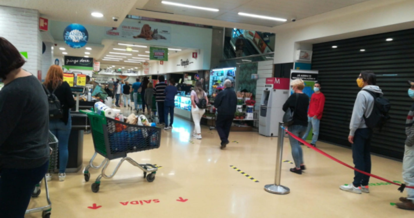 Promoções do Dia do Trabalhador deixam supermercados a abarrotar