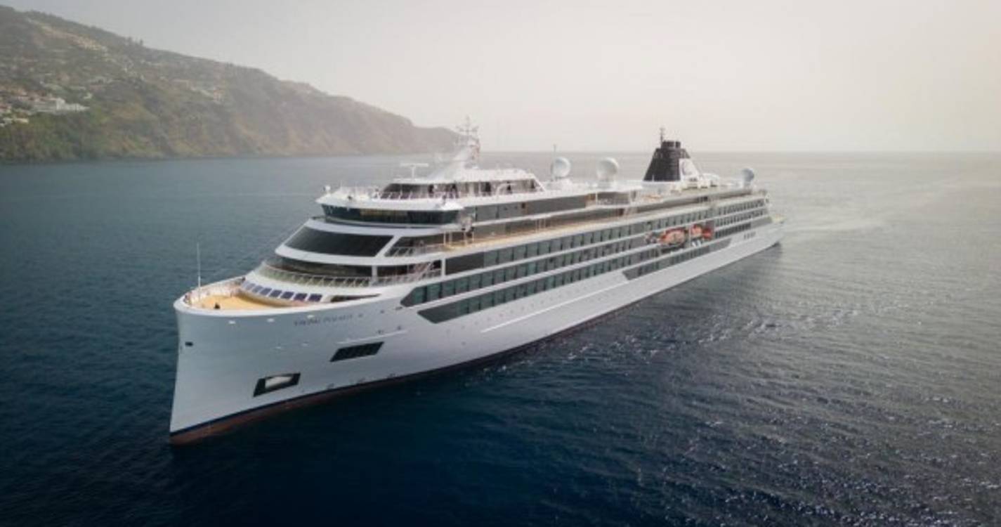 'Viking Polaris' em estreia no porto do Funchal (com fotos)