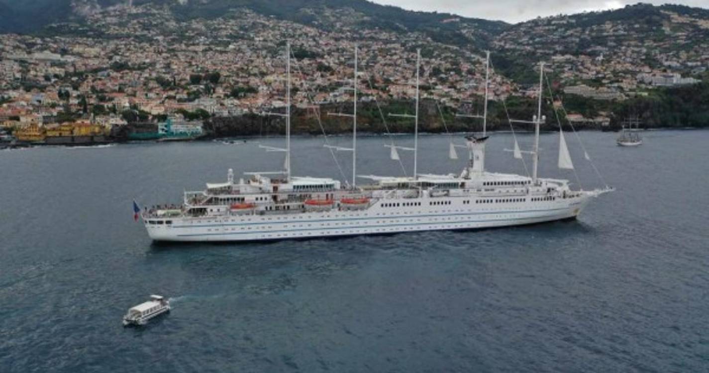 Dia de lotação esgotada no Porto do Funchal (com fotos)