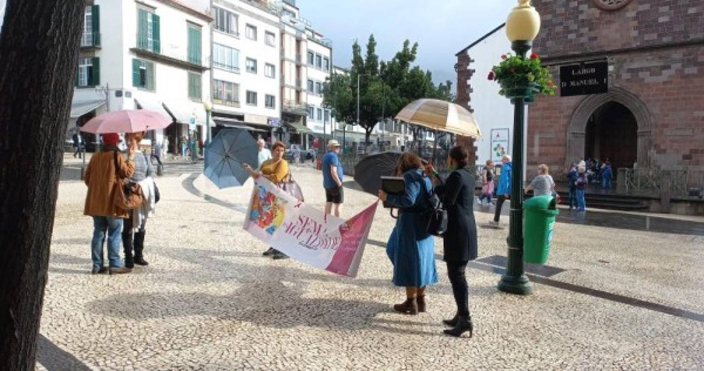 Mulheres manifestam-se contra a opressão (com fotos)