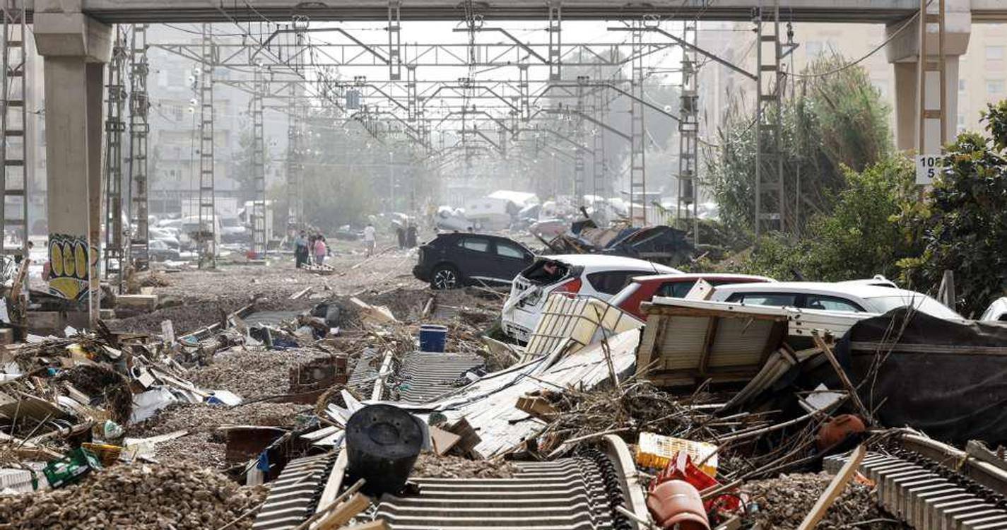 Espanha/Cheias: Mais de 100 mil carros danificados e destruídos