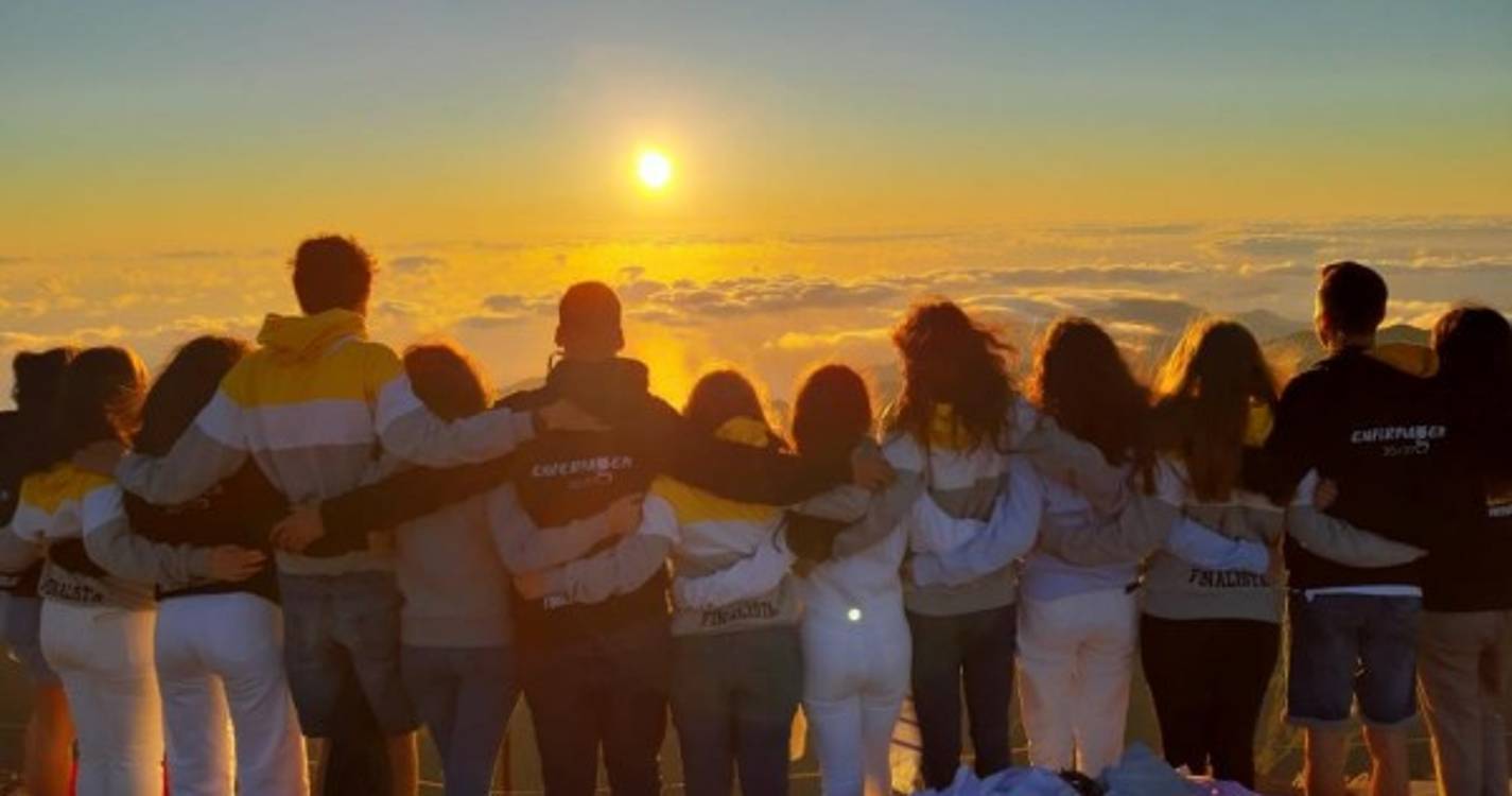 Clientes da empresa ‘Pearl of the Atlantic’ encantados com fotos do nascer do sol (com fotos)