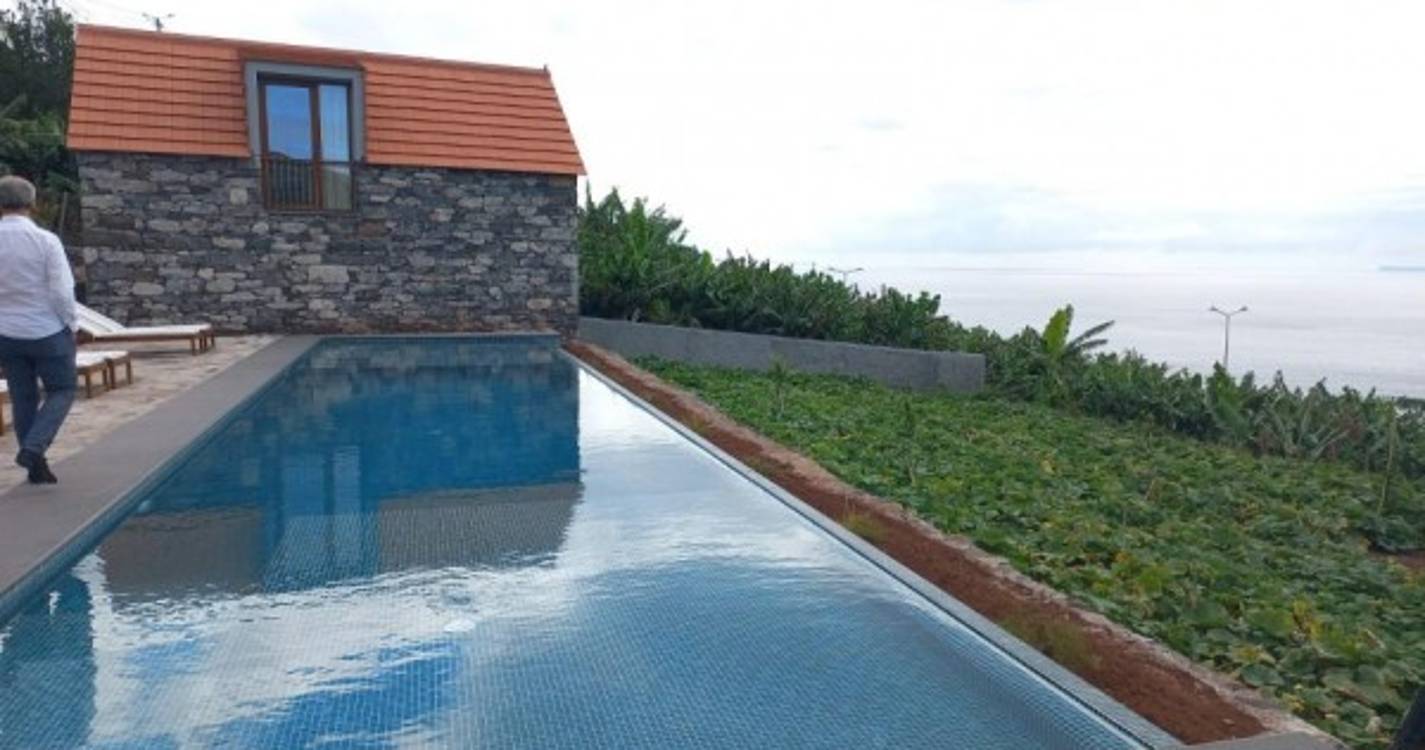 Meio milhão de euros reabilitam Casas do Laranjo (c/fotos)