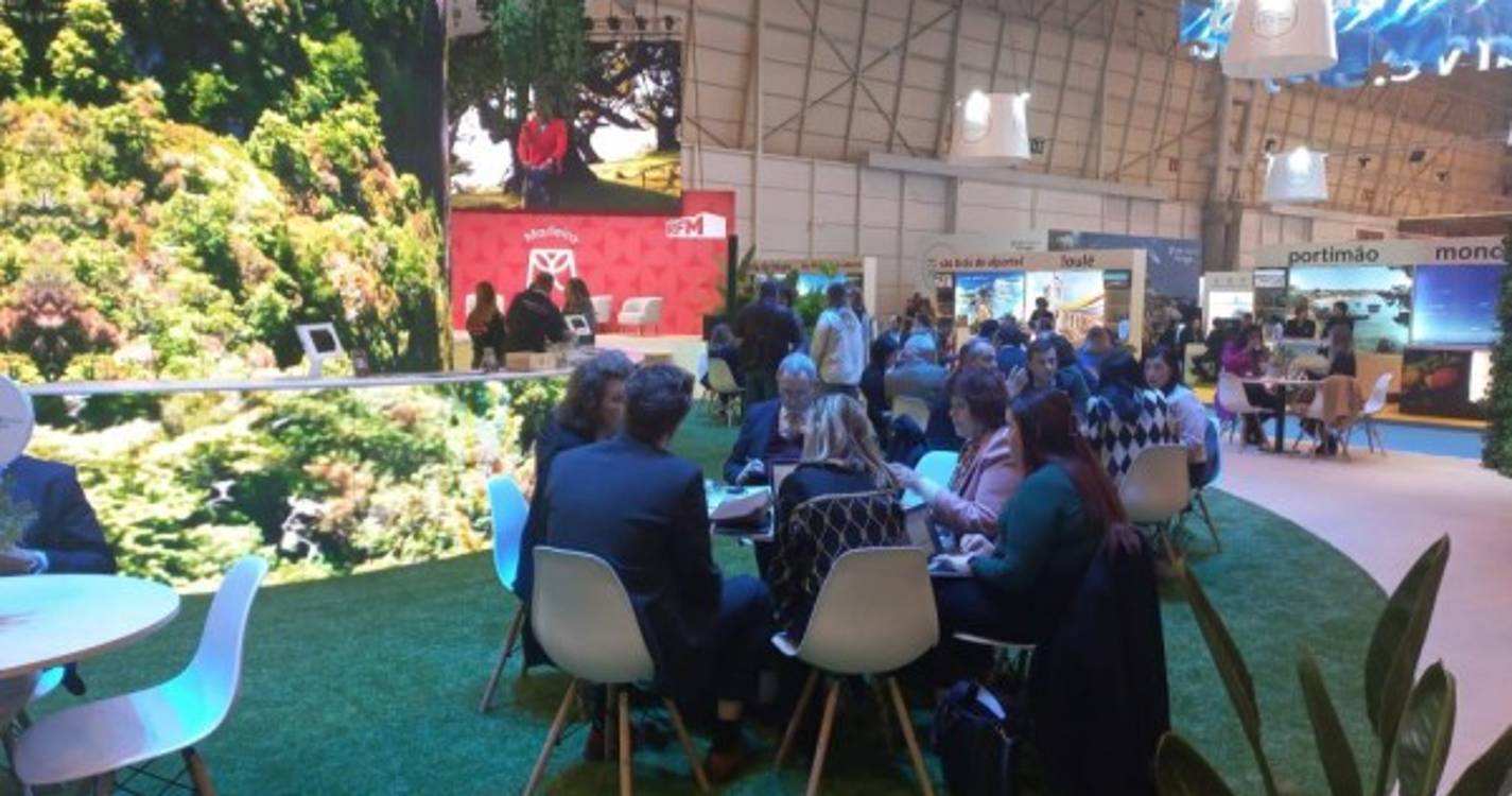 Filas para o melhor pavilhão de sempre