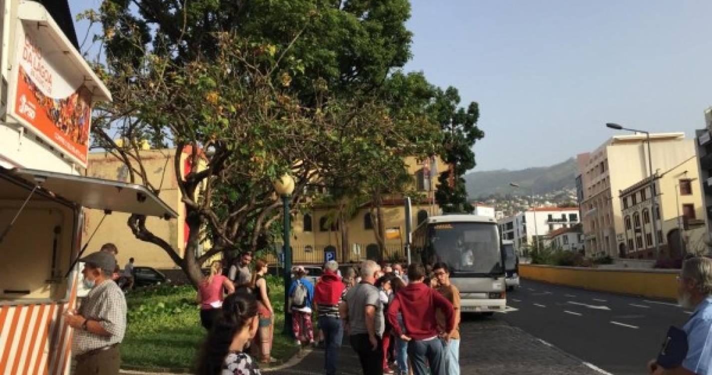 Autocarros cheios já partem do Funchal rumo ao Chão da Lagoa (com fotos)