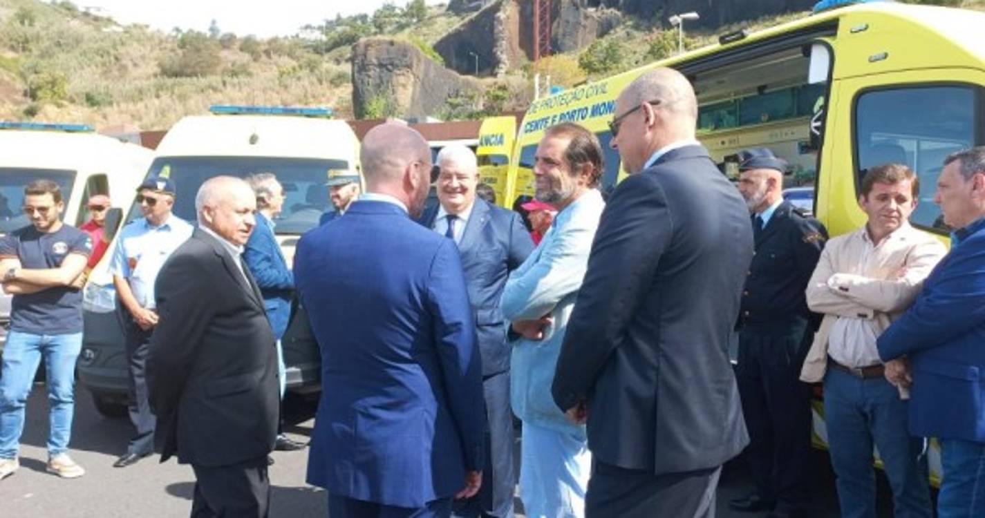 Entregues nove ambulâncias aos bombeiros (com fotos)