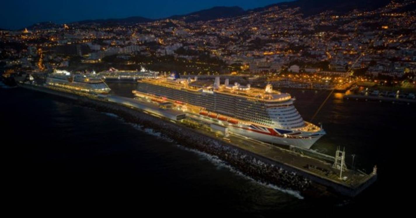 Navio cruzeiro Arvia estreia-se no Porto do Funchal (com fotos)