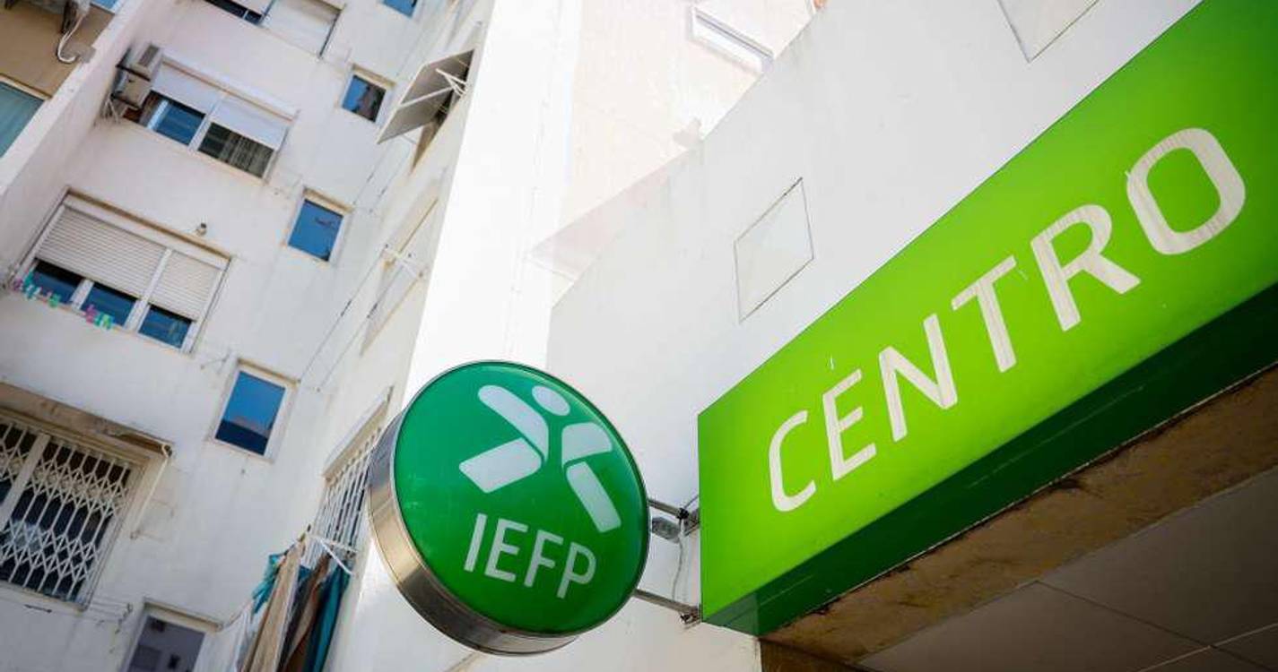 Casais desempregados aumentam 5% em dezembro de 2024 e tocam máximo de 11 meses - IEFP