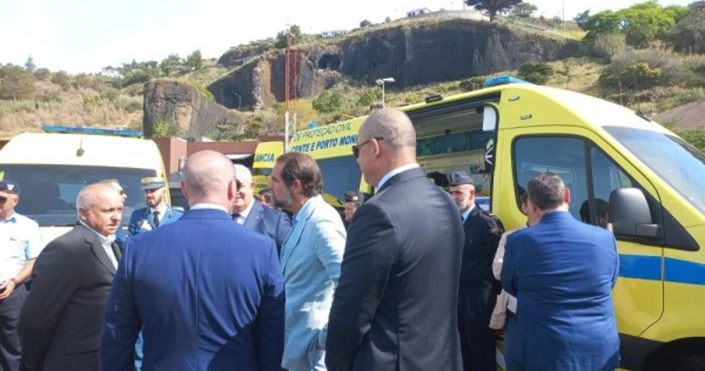 Entregues nove ambulâncias aos bombeiros (com fotos)