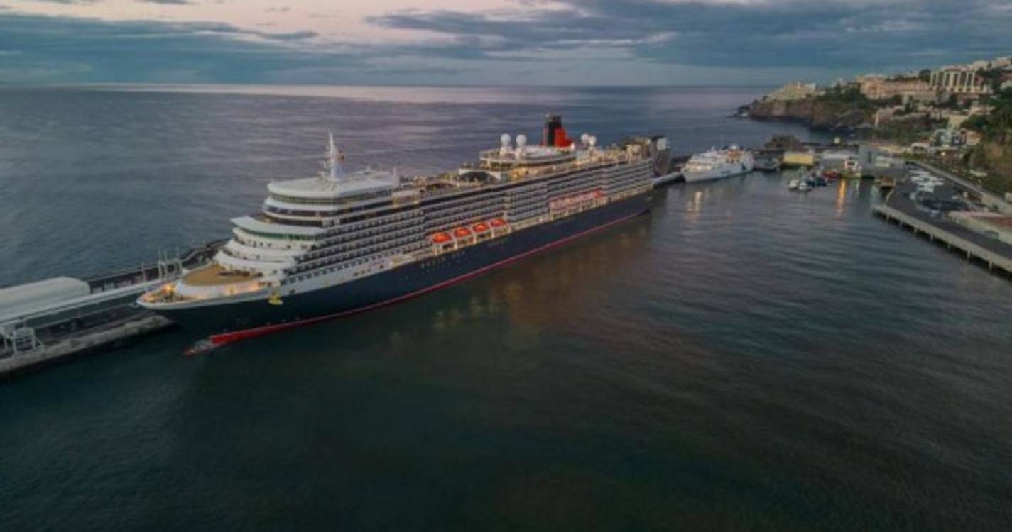 Queen Elizabeth hoje no Porto do Funchal com 2.818 pessoas