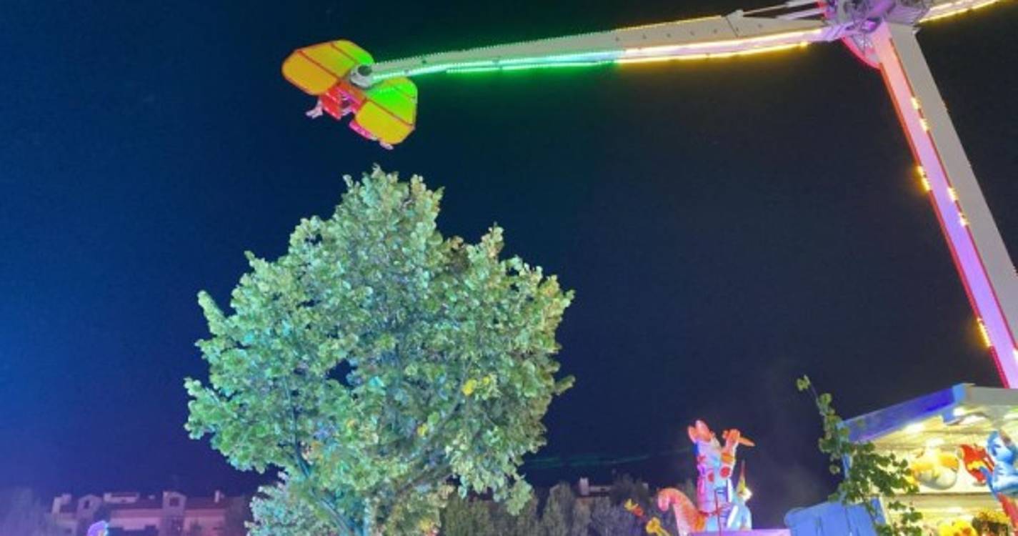 Veja as imagens do momento em que sete pessoas ficaram presas em diversão na Feira de São Mateus em Viseu