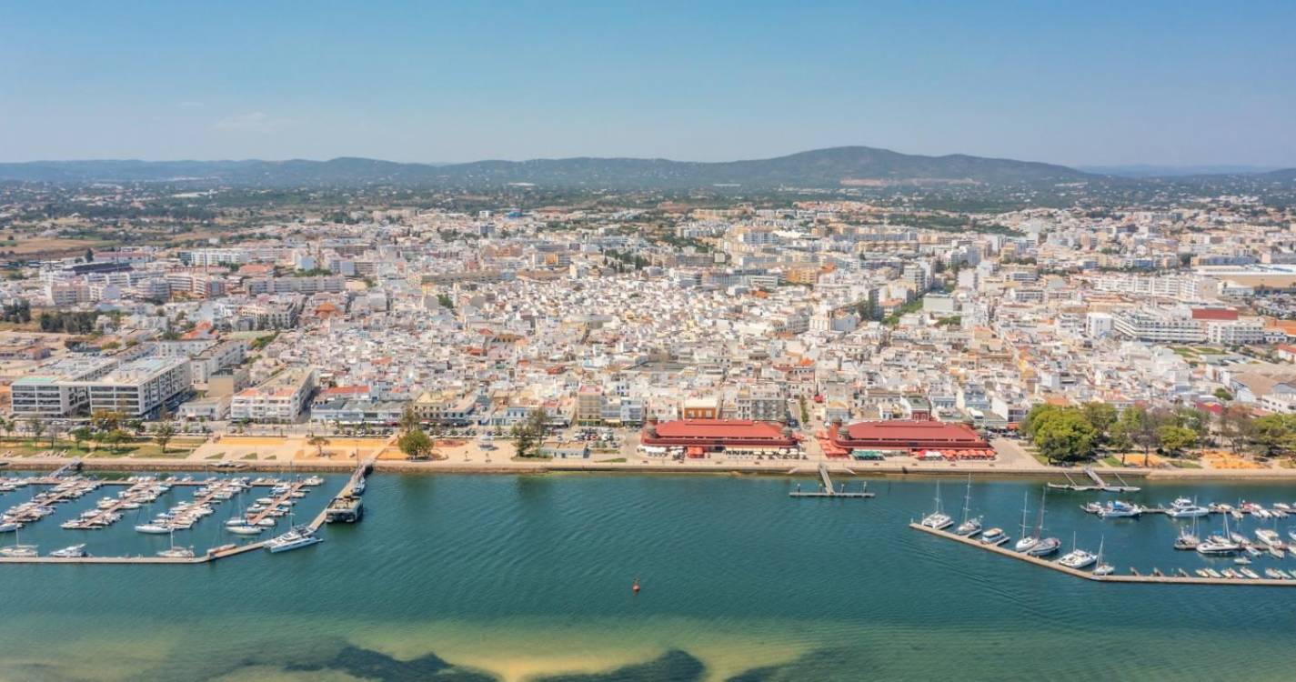 Assinado contrato para instalar parque tecnológico com área para 548 fogos públicos em Olhão