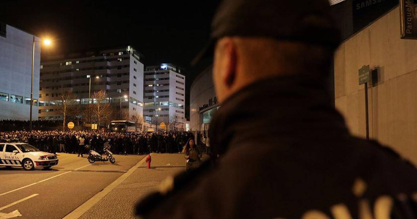 Clubes arriscam pena de derrota em caso de adiamento de jogos europeus