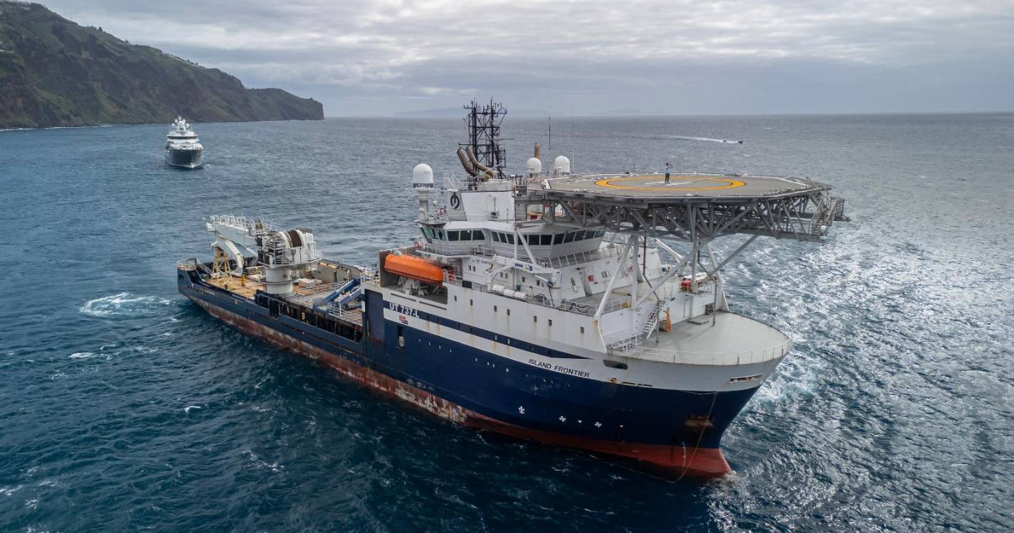 Navio de investigação passou duas horas na Madeira