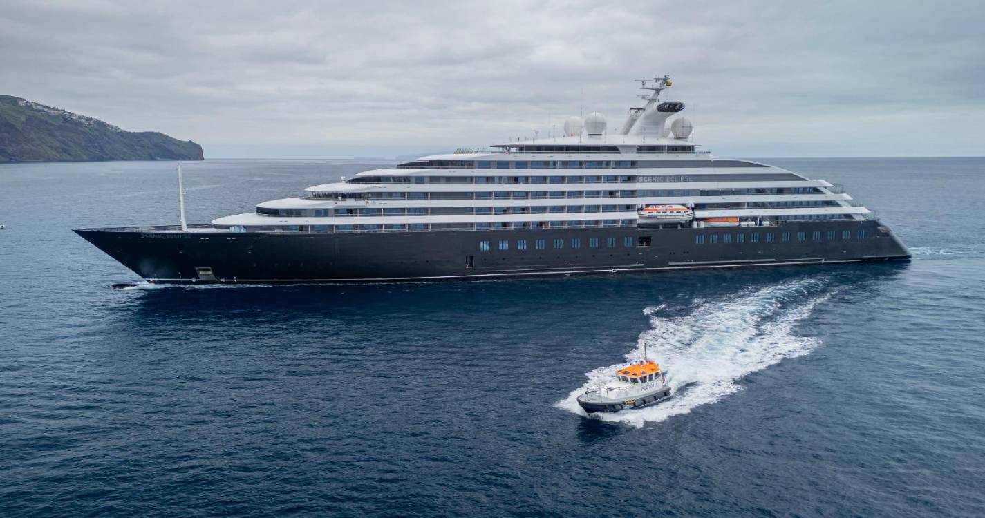 Scenic Eclipse está na Madeira e parte sábado rumo ao Porto Santo