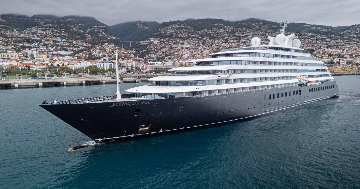 Scenic Eclipse está na Madeira e parte sábado rumo ao Porto Santo