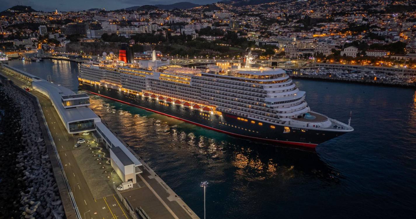 ‘Rainha’ e ‘Princesa’ dos mares embelezam Porto do Funchal (com fotos)