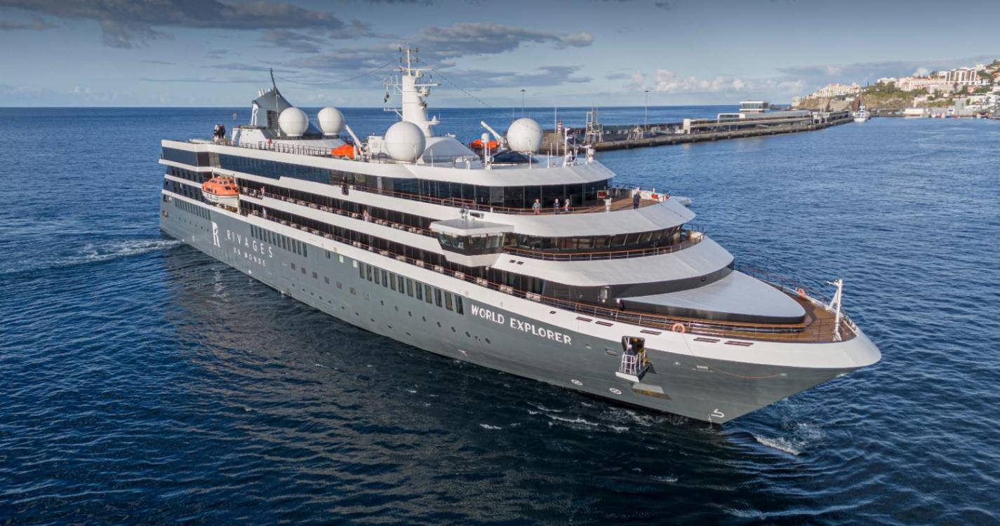 Domingo com apenas um visitante no Porto do Funchal (com fotos)