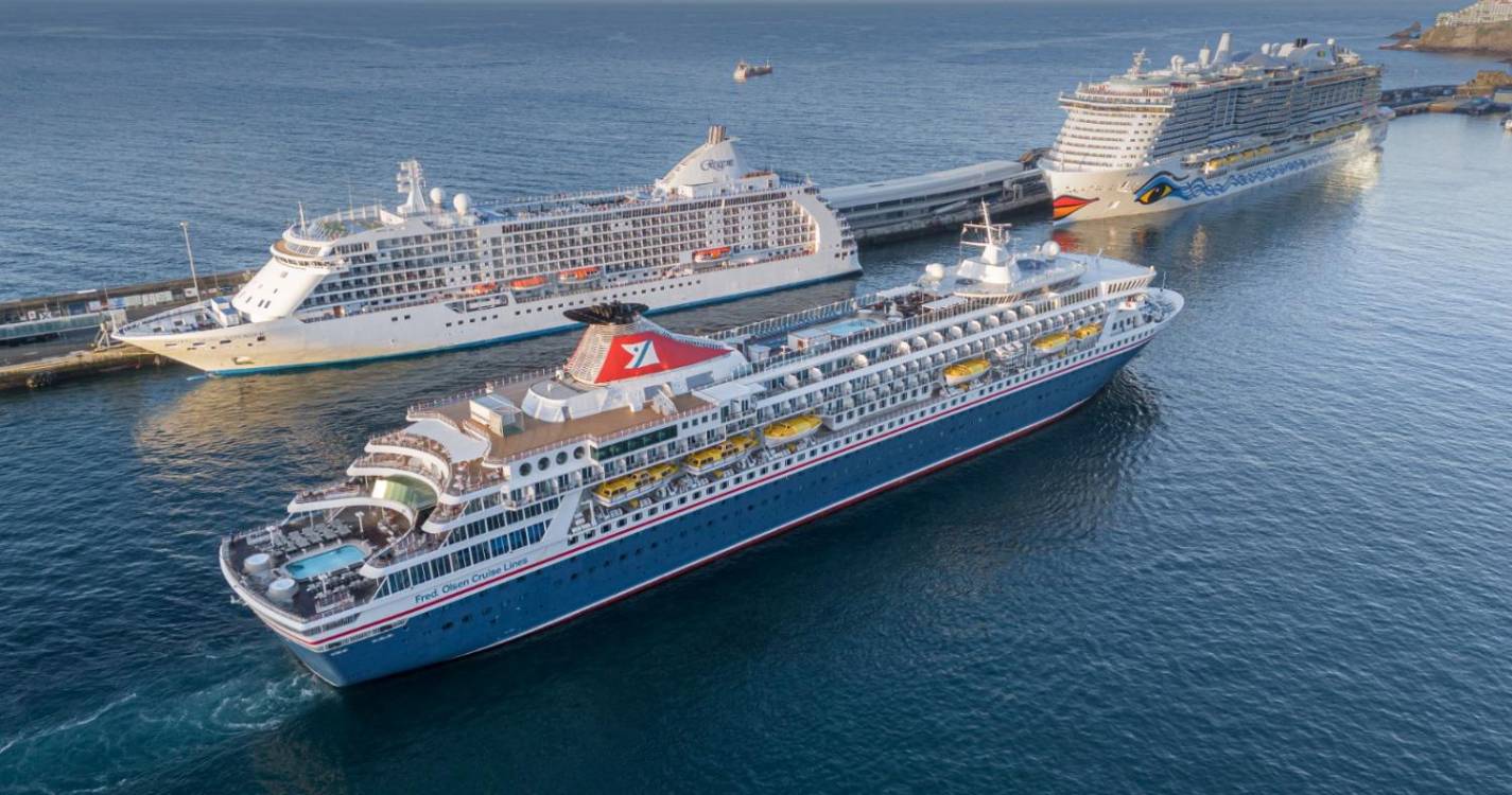 Manhã movimentada no cais funchalense e uma estreia no Porto Santo