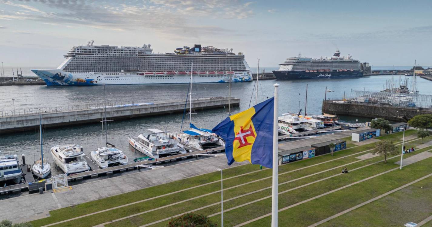 Fim de semana com quatro navios e mais de 12 mil pessoas