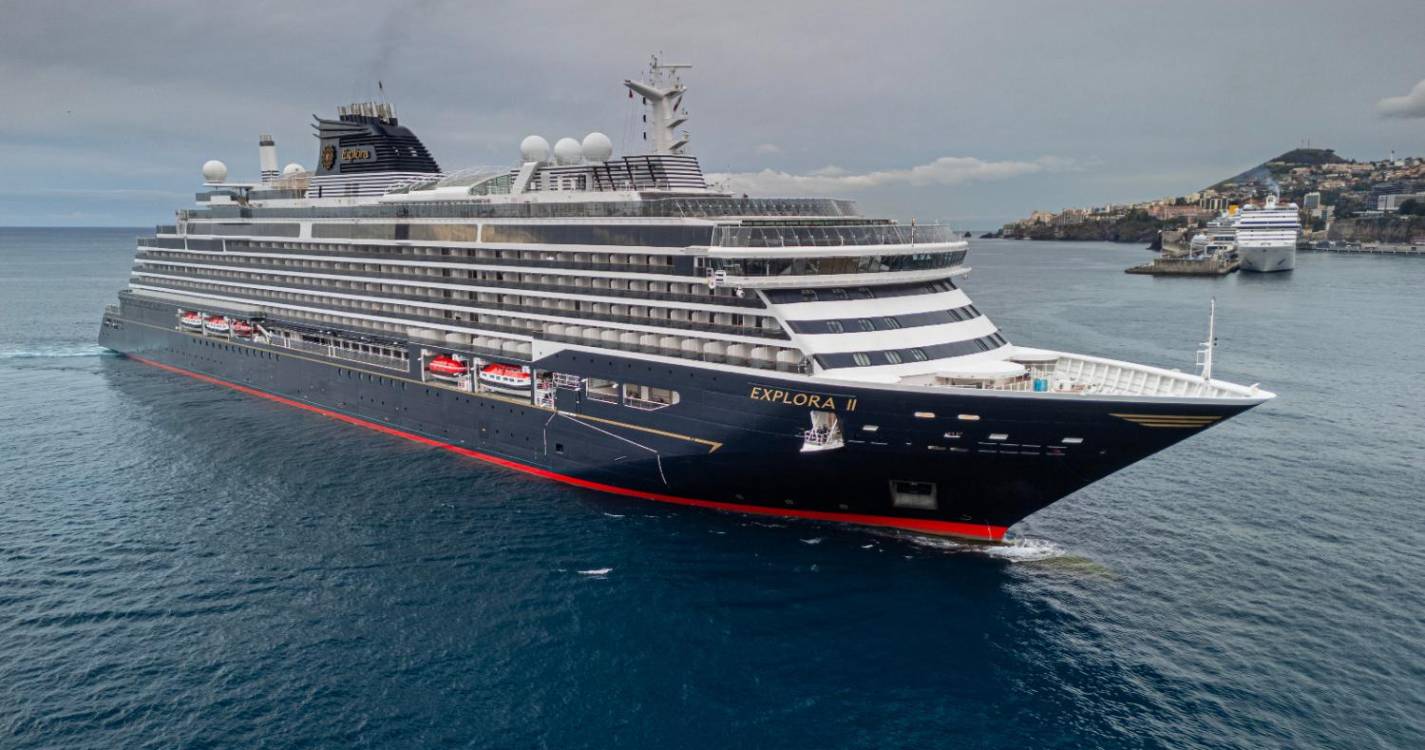 Casa cheia na Pontinha, que recebe hoje a estreia do navio Explora II (com fotos)