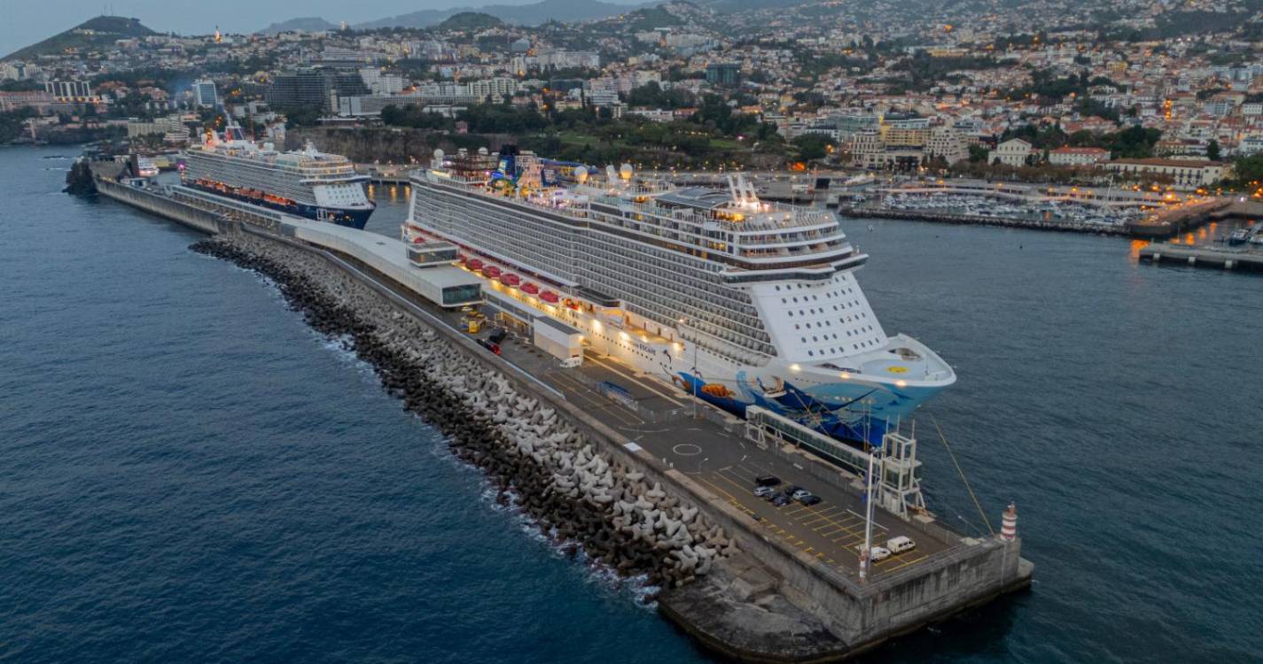 Fim de semana com quatro navios e mais de 12 mil pessoas