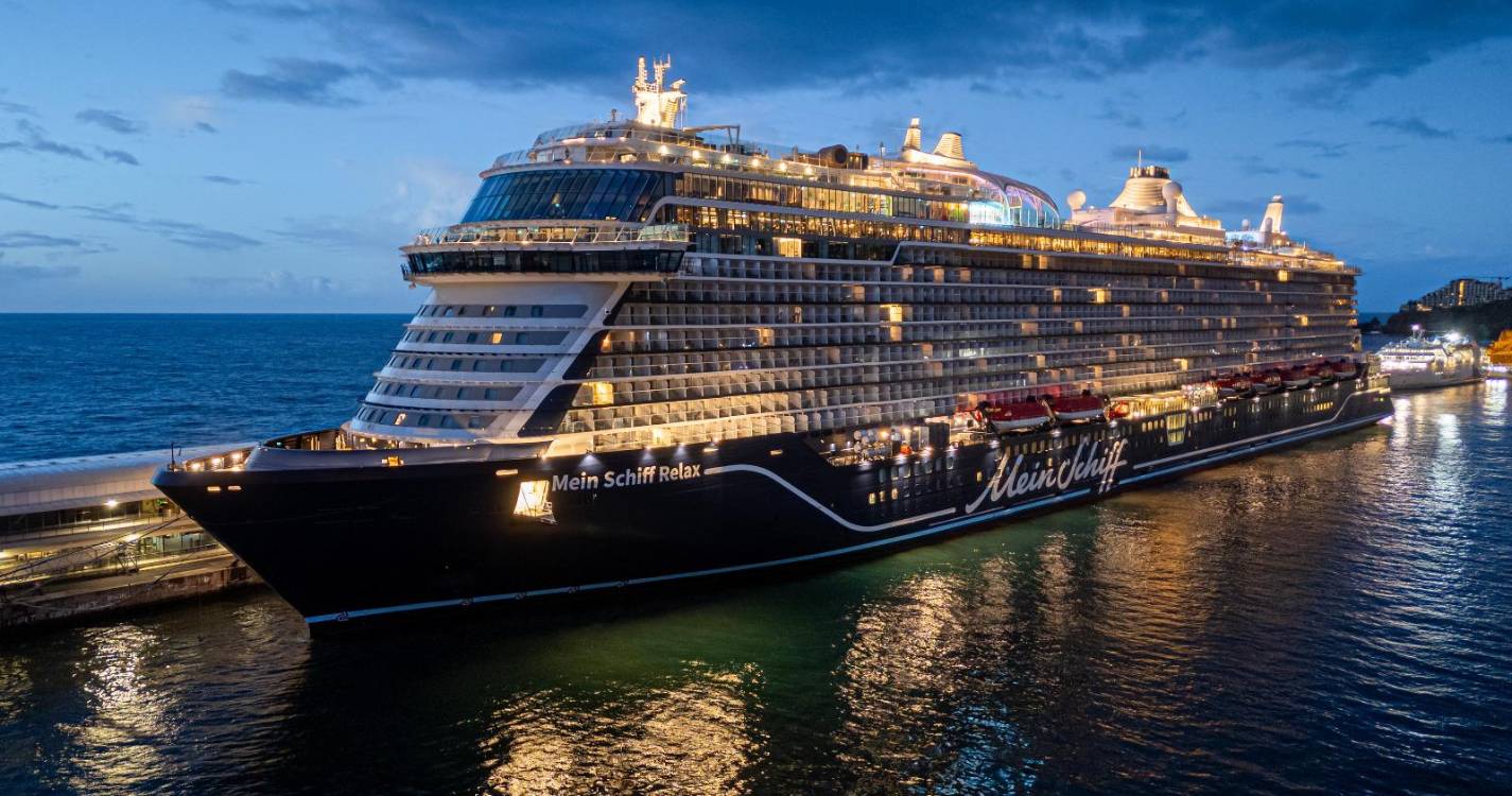 ‘Mein Schiff Relax’ estreia-se no Porto do Funchal (com fotos)