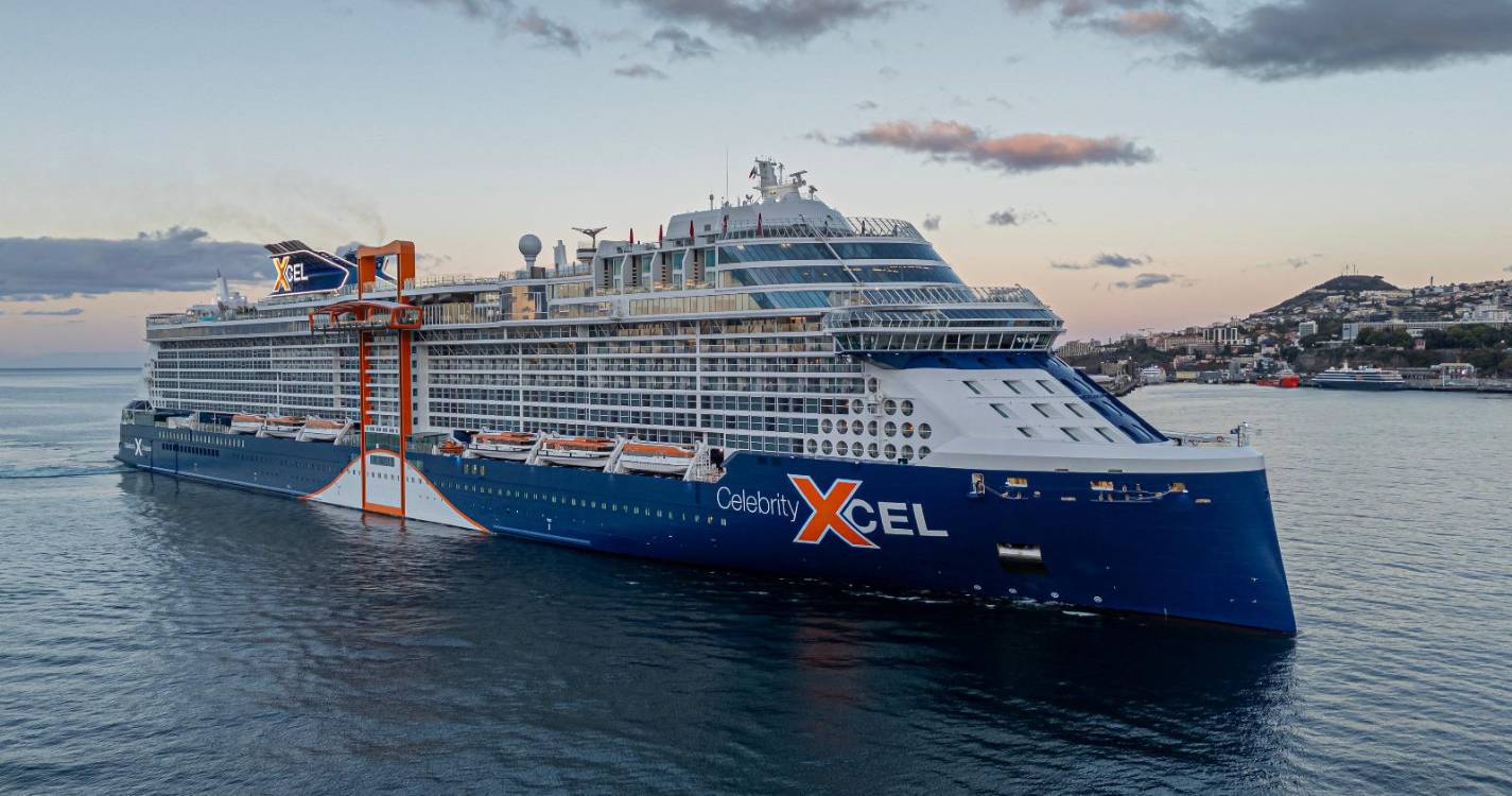 Funchal recebe duas estreias de navios de cruzeiro (com fotos)