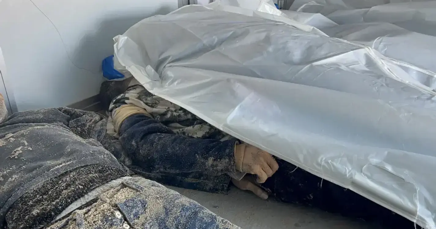 Encontrada vala comum com 30 corpos no deserto na Líbia