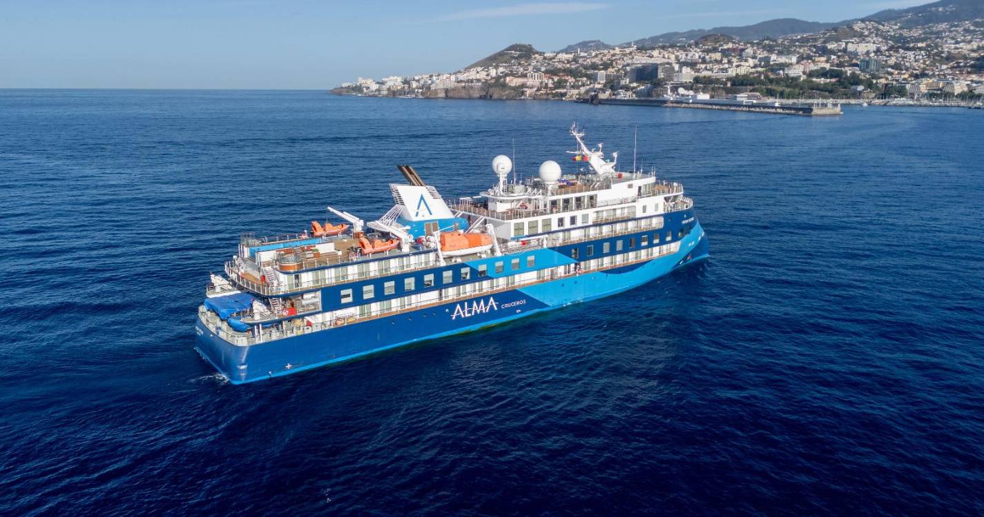 Veja como foi a chegada do navio expedicionário ‘Ocean Victory’ à Madeira (com fotos)