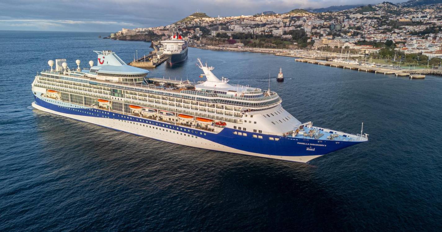 Funchal amanheceu com dois navios de cruzeiro em escala (com fotos)