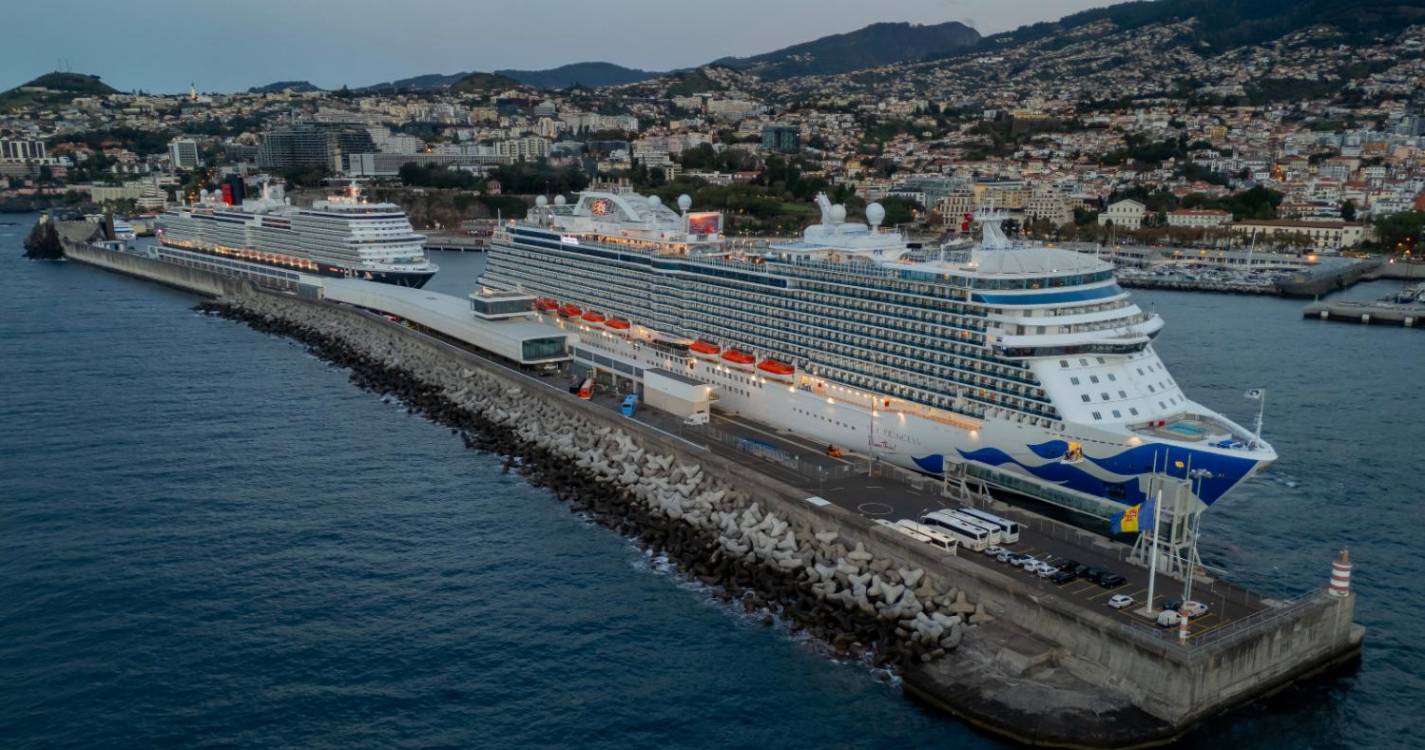 Pontinha recebe as visitas de 2 cruzeiros e um veleiro