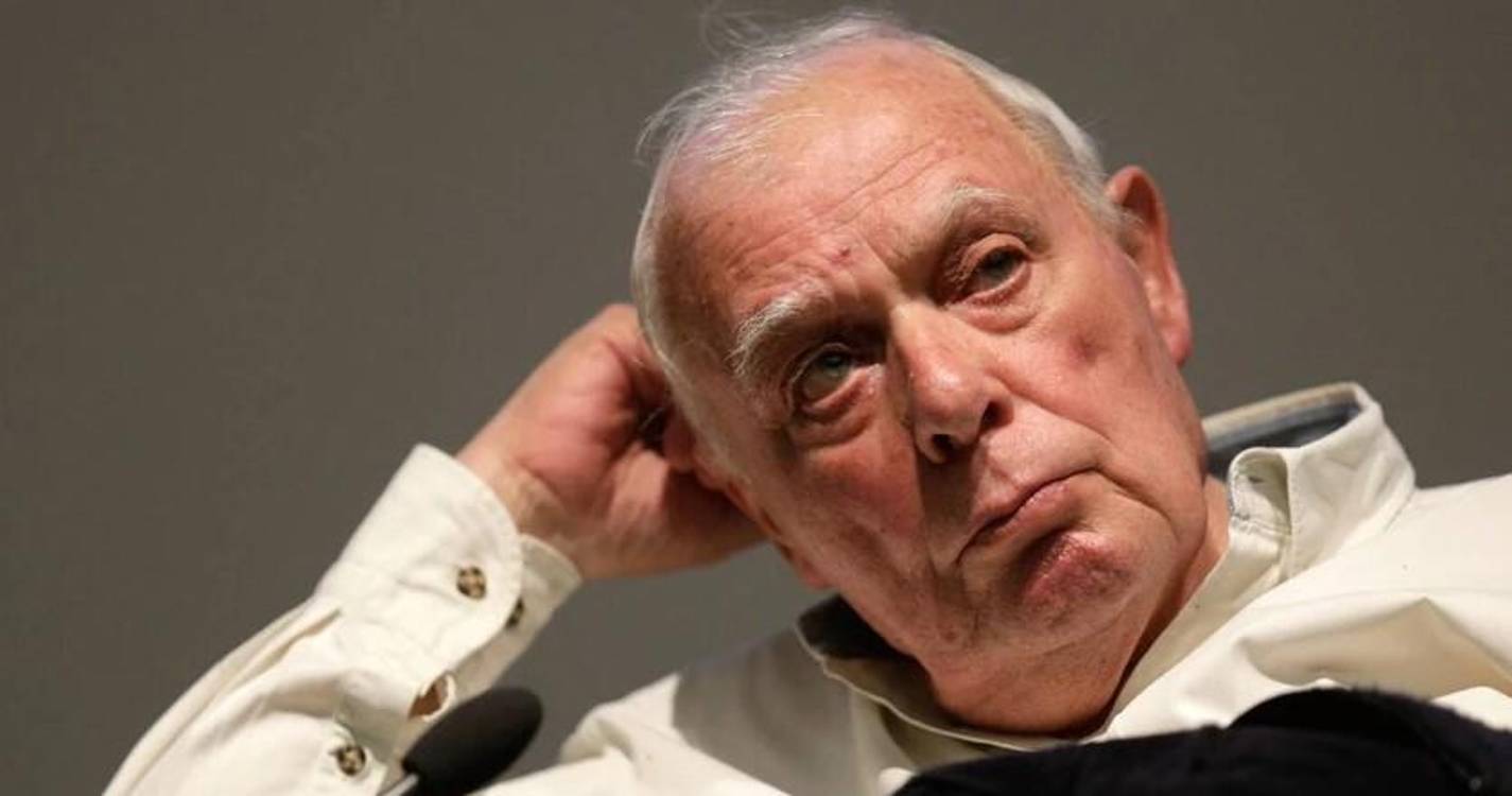 PR homenageia escritor com grande-colar da Ordem de Camões