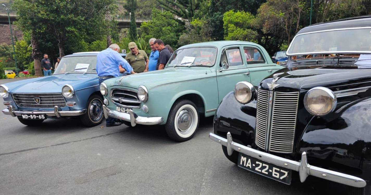 Carros Clássicos chamam a atenção no Faial (com fotos)