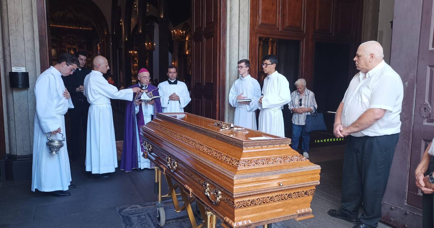 Corpo de D. Teodoro de Faria está em câmara ardente na Sé do Funchal