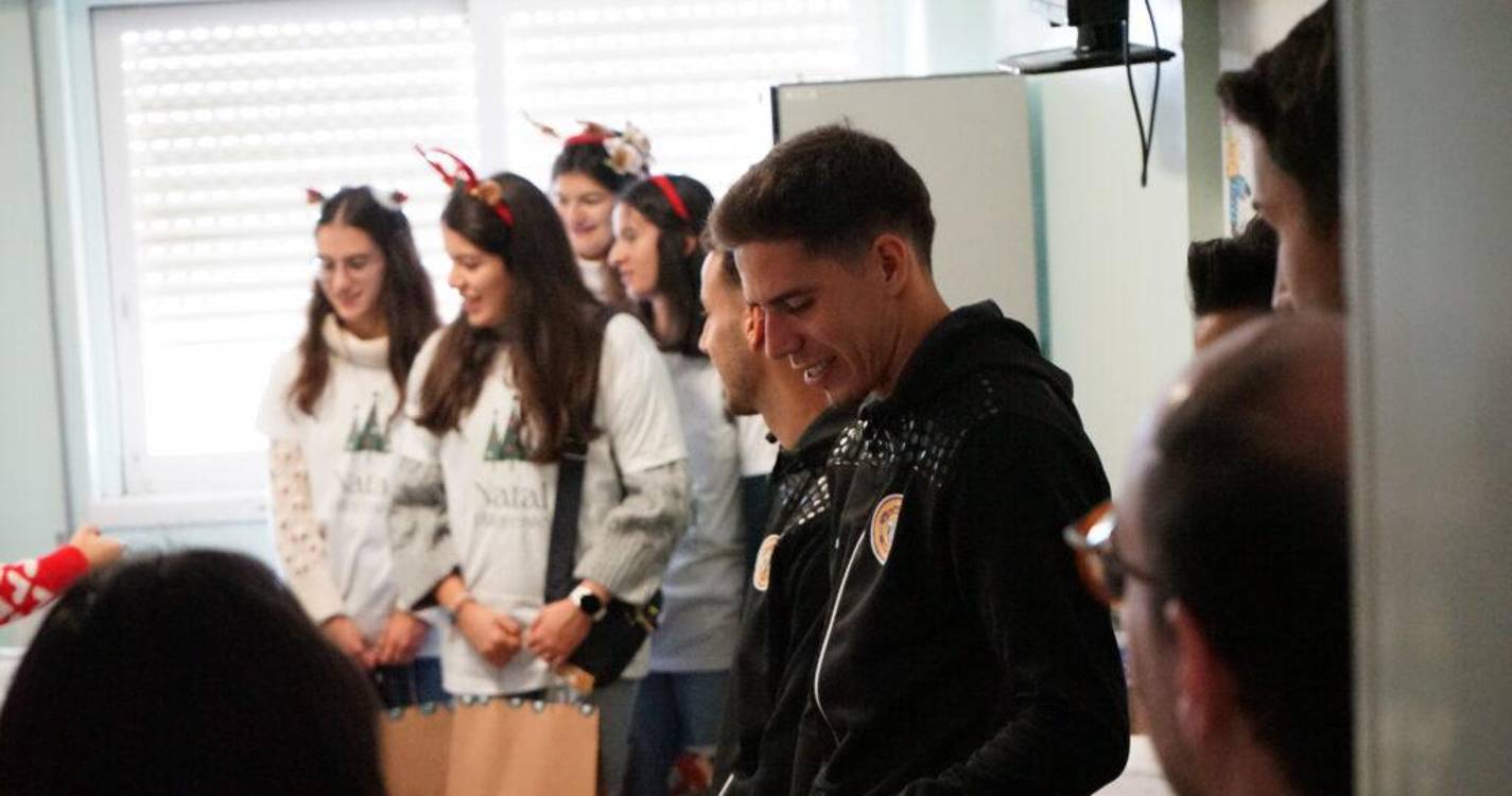 Nacional distribuiu prendas de Natal por crianças hospitalizadas