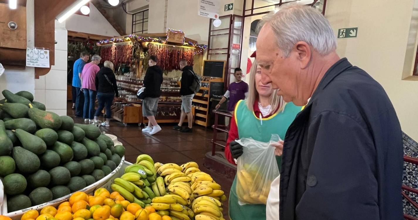Veja as primeiras fotos do dia no Mercado dos Lavradores