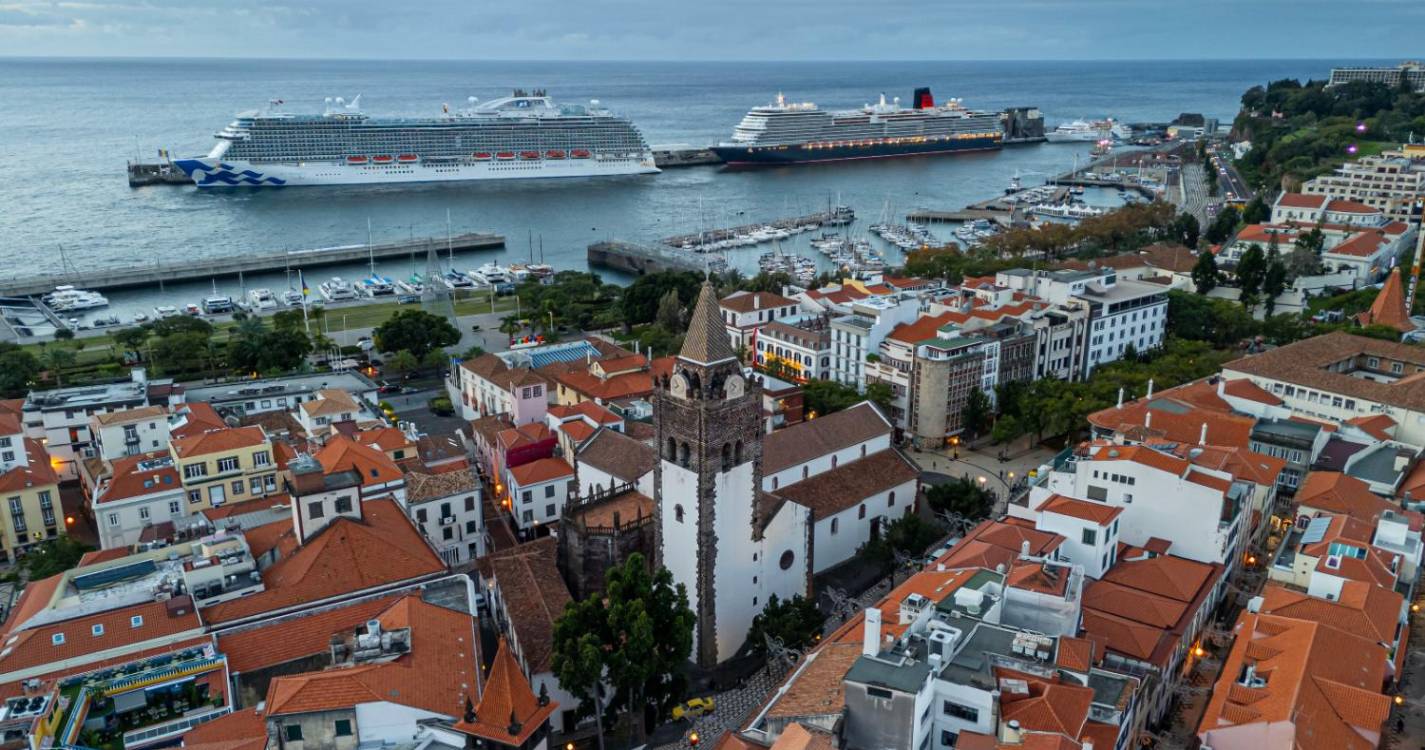 Pontinha recebe as visitas de 2 cruzeiros e um veleiro