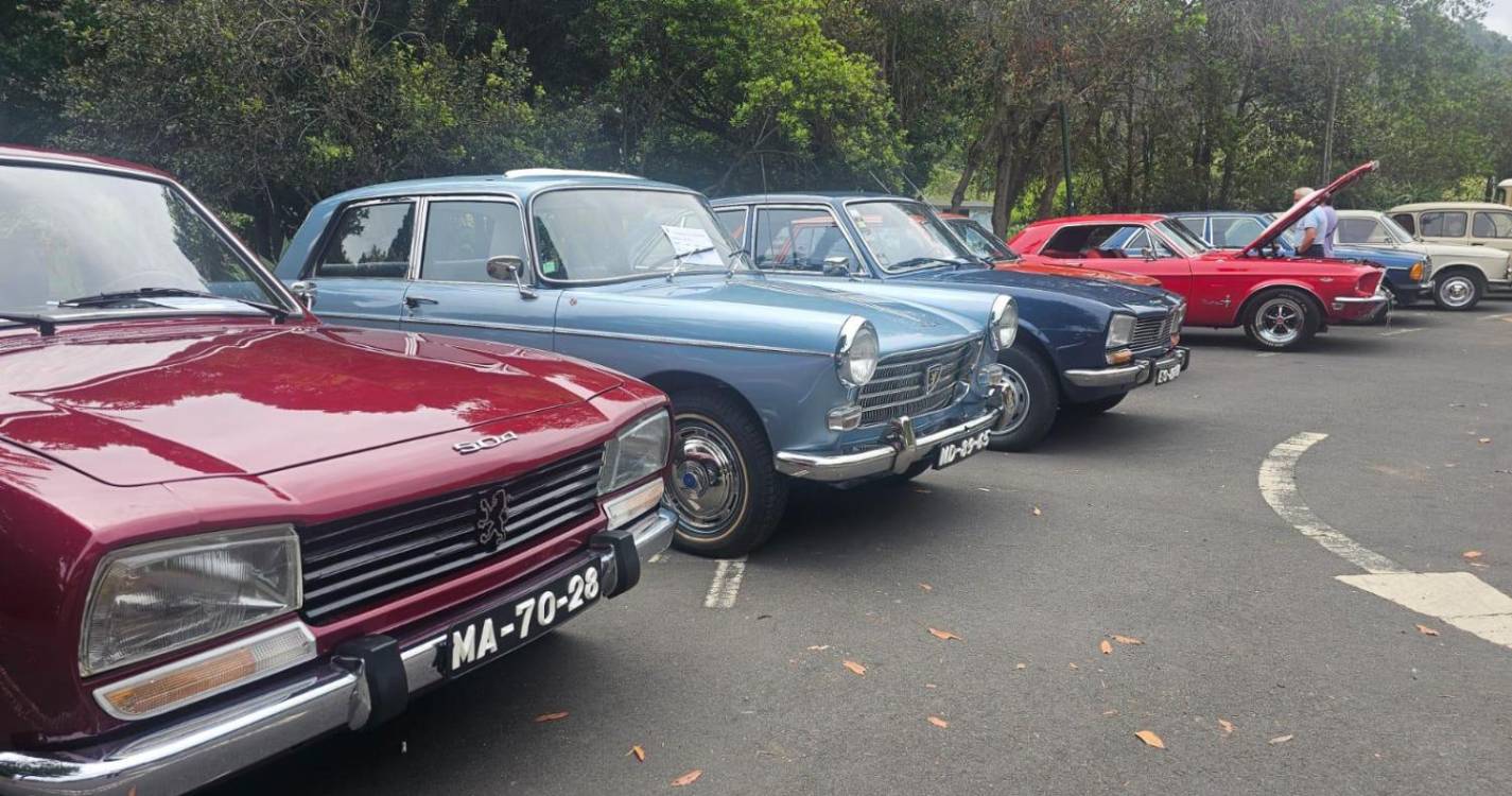 Carros Clássicos chamam a atenção no Faial (com fotos)